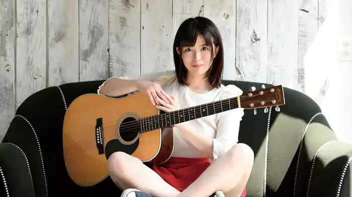 瀬名あやか『今急上昇中のシンガーソングライター 着エロデビュー』