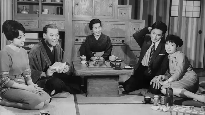 サザエさんとエプロンおばさん