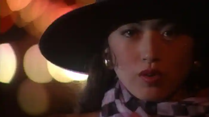 悲しみの女スパイ