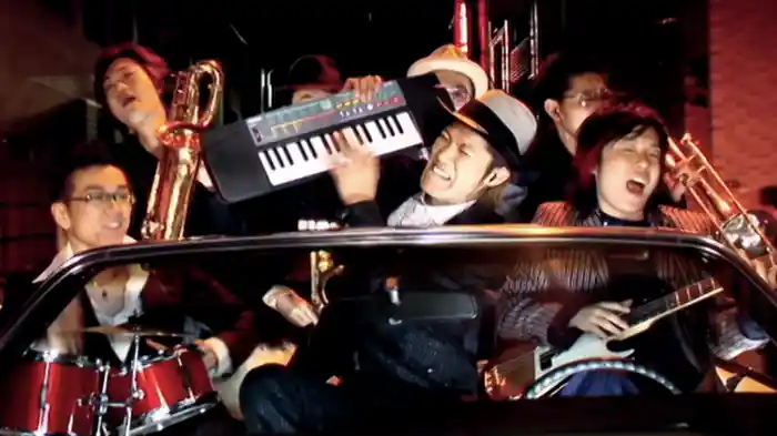 クラクション・ラヴ ～ONIISAN MOTTO GANBATTE～