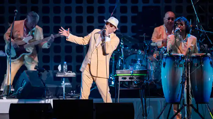 CRAZY KEN BAND TOUR 2018 GOING TO A GO-GO