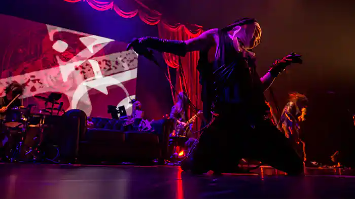 sukekiyo 二〇一六年公演「裸体と遊具、泥芝居に讃歌の詩」-漆黒の儀-