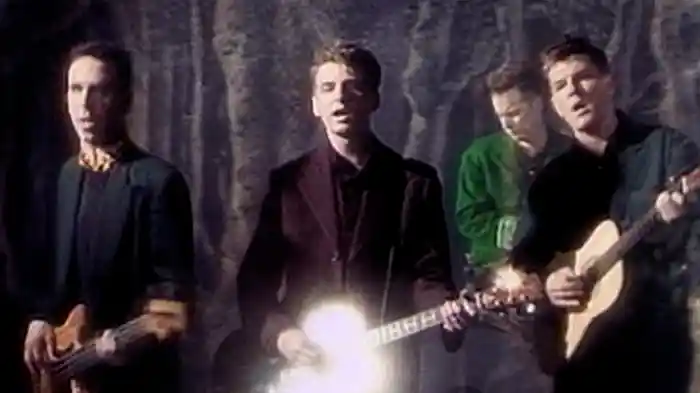 クラウデッド・ハウス：ヴィデオ・キルド・ザ・ラジオ・スター