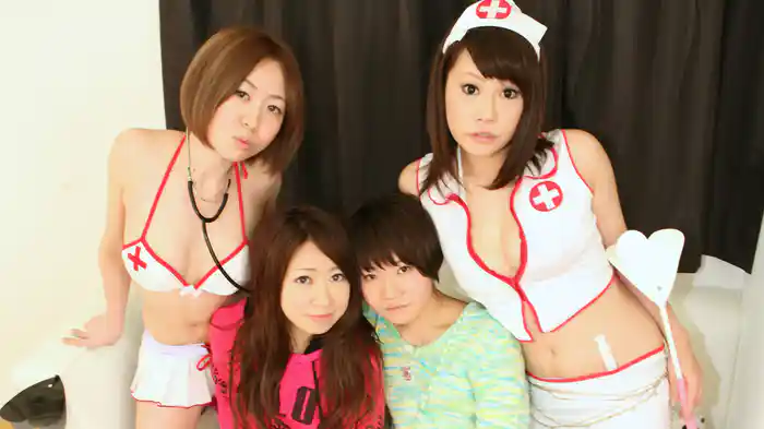 瀬名りく・野島しゅり・柊めい・三島そら『桃色セーラー女学園』