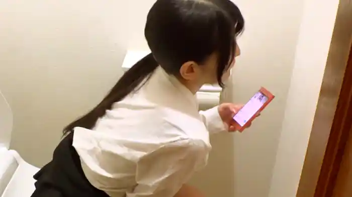 『秘密の絶頂♡便所オナニー～快楽をこっそり楽しむ女たちを完全盗撮～』