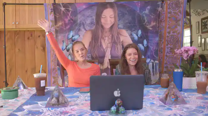 ラブ・ハズ・ウォン / マザー・ゴッドのカルト教団