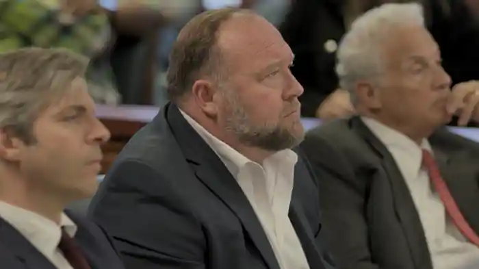 陰謀論の代償 / アレックス・ジョーンズの法廷闘争