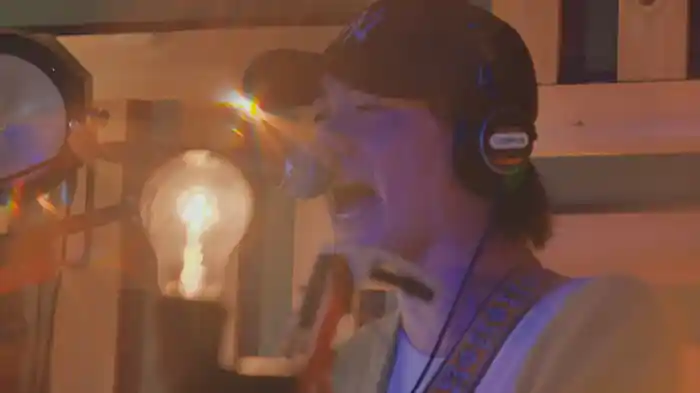 光る街 (FRIDAY NIGHT STUDIO LIVE at TUPPENCE STUDIO, 2024)