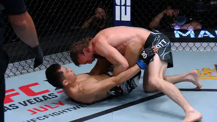 ティム・エリオット vs. ビクトル・アルタミラノ