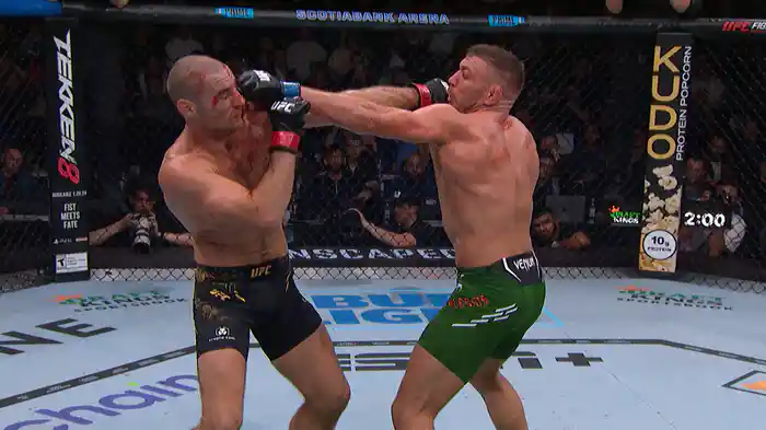 ショーン・ストリックランド vs. ドリカス・デュ・プレシ1