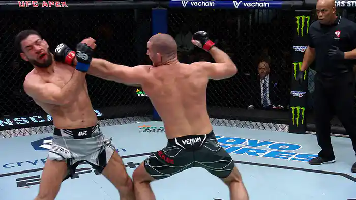 ショーン・ストリックランド vs. ナスルディン・イマボフ