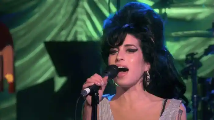 Amy Winehouse - I Told You I Was Trouble - Live from London