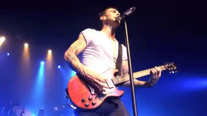 Maroon 5 - Live at Casino de Paris