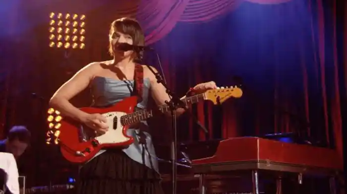 Norah Jones - Front Row Center