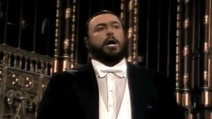 Luciano Pavarotti - Christmas at Notre-Dame