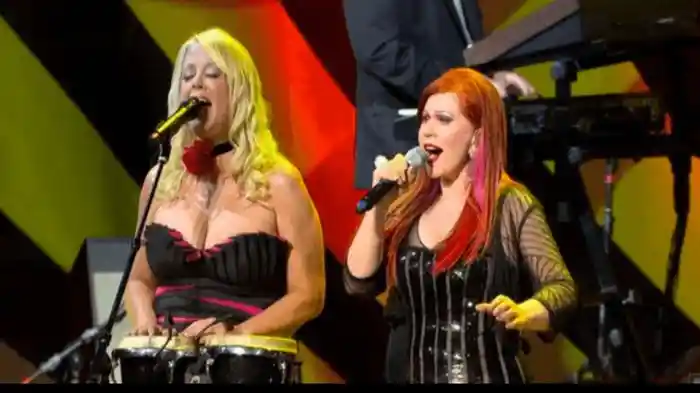 The B52s - With The Wild Crowd: Live in Athens, GA