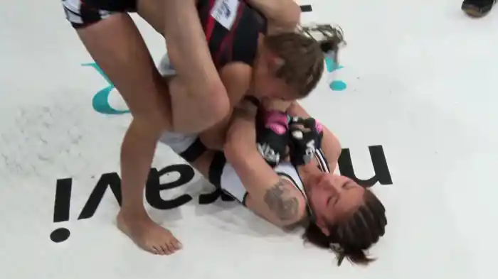 ケイト・ロータスvs彩綺【DEEP JEWELS 41】