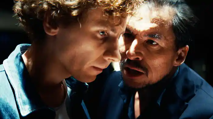 クレイジー・リーダー　不条理な世界