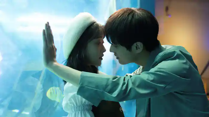 透きとおるキミに恋をした