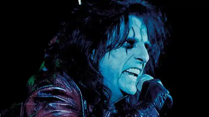 Alice Cooper - Brutally Live