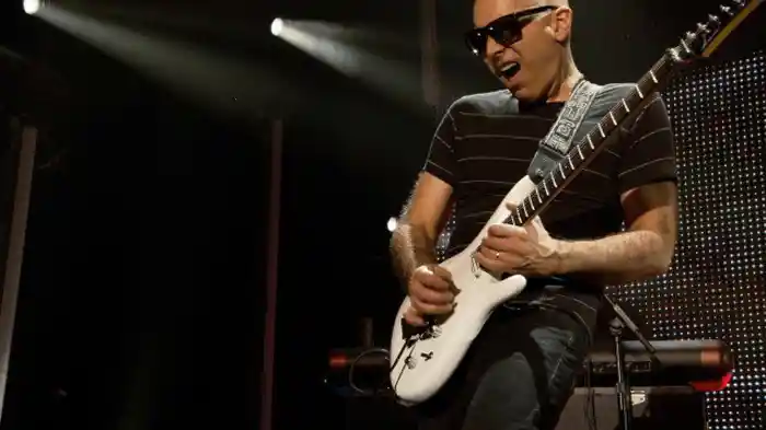 Joe Satriani - Satchurated: Live In Montreal