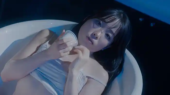 生クリームと乳首ポッチ女子