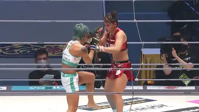 RENA vs. パク・シウ【RIZIN.33】