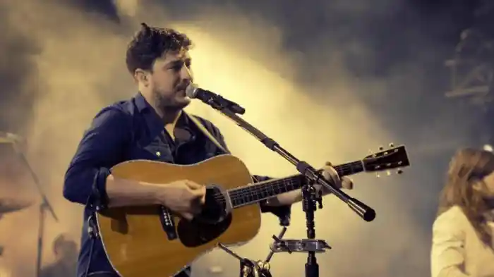 Mumford & Sons - Dust and Thunder: Live in South Africa