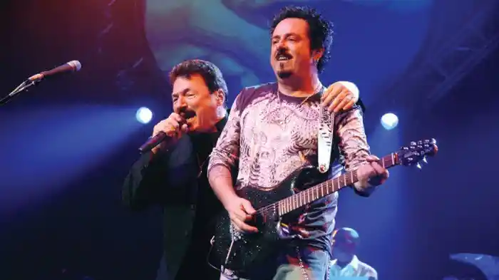 Toto - Falling In Between