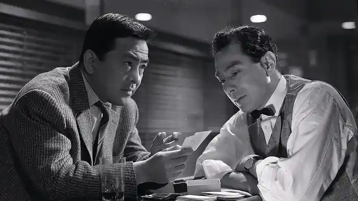 トップ屋取材帖　拳銃街一丁目