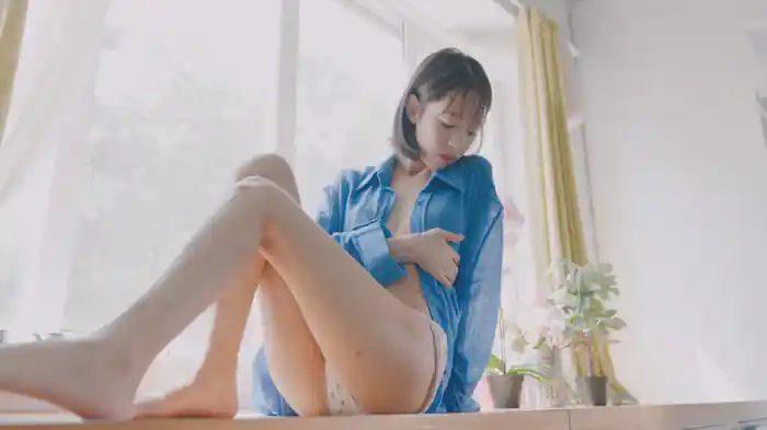 ノーブラワイシャツ彼女の朝