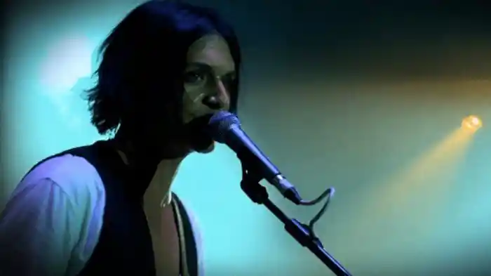 Placebo - We Come In Pieces