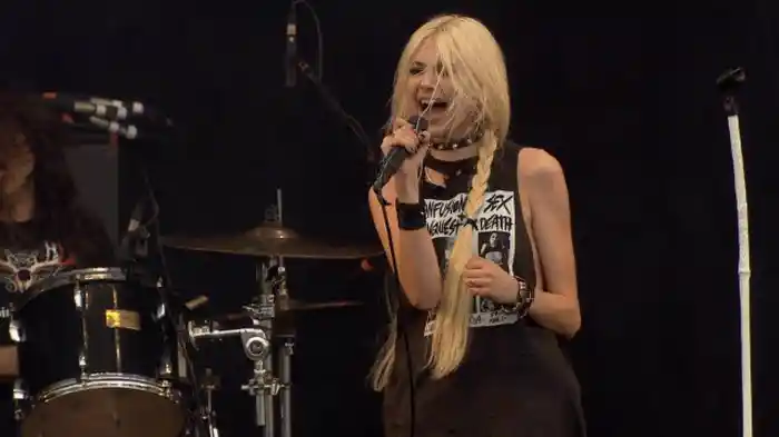 The Pretty Reckless - Live at Download Festival 2011