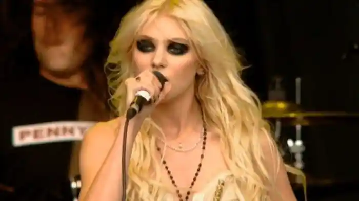 The Pretty Reckless - Live at V Festival 2010