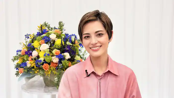 トップスター・ロングインタビュー「朝美絢の魅力に迫る」