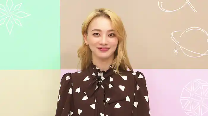 TAKARAZUKA NEWS Pick Up「スターQ&A 夢白あや」